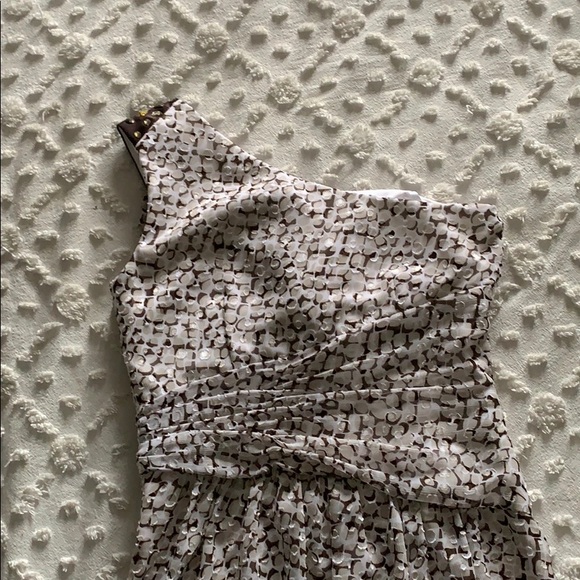 Beautiful embellished one shoulder dress 👗 - Picture 3 of 6